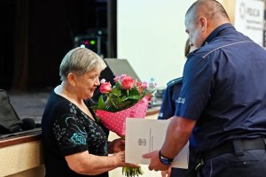 Komendant Wojewódzki Policji w Białymstoku składa podziękowania seniorce.