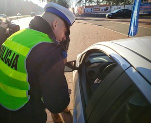Policjanci w akcji z sercem do kierowców