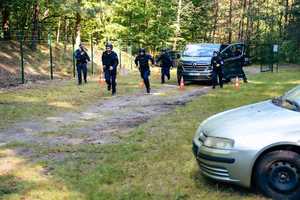 policjacni podczas zawodów