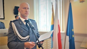 Zastępca Komendanta Wojewódzkiego Policji w Opolu przemawia