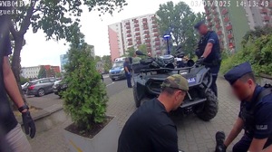 zdjęcie: policjanci podczas interwencji