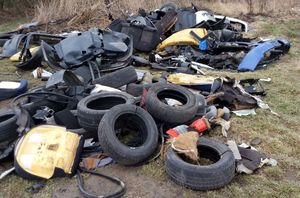 zabezpieczone nielegalne odpady z części samochodowych