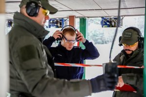 policjanci podczas zmagań