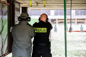 policjanci podczas zmagań