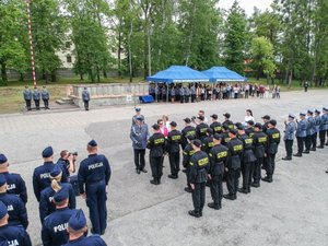 policjanci uczestniczący w uroczystości