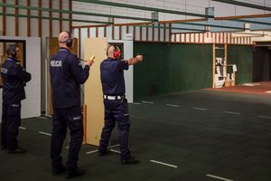 Najlepsi policjanci ruchu drogowego rywalizowali na strzelnicy