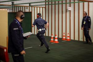 Najlepsi policjanci ruchu drogowego rywalizowali na strzelnicy