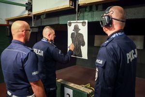 Najlepsi policjanci ruchu drogowego rywalizowali na strzelnicy