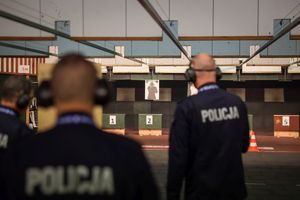 Najlepsi policjanci ruchu drogowego rywalizowali na strzelnicy